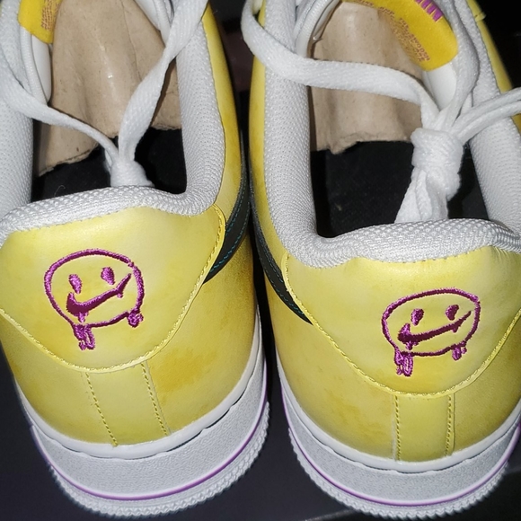 Nike Air Force 1's Peace, & Love. 10.5 deadstock - Picture 5 of 5